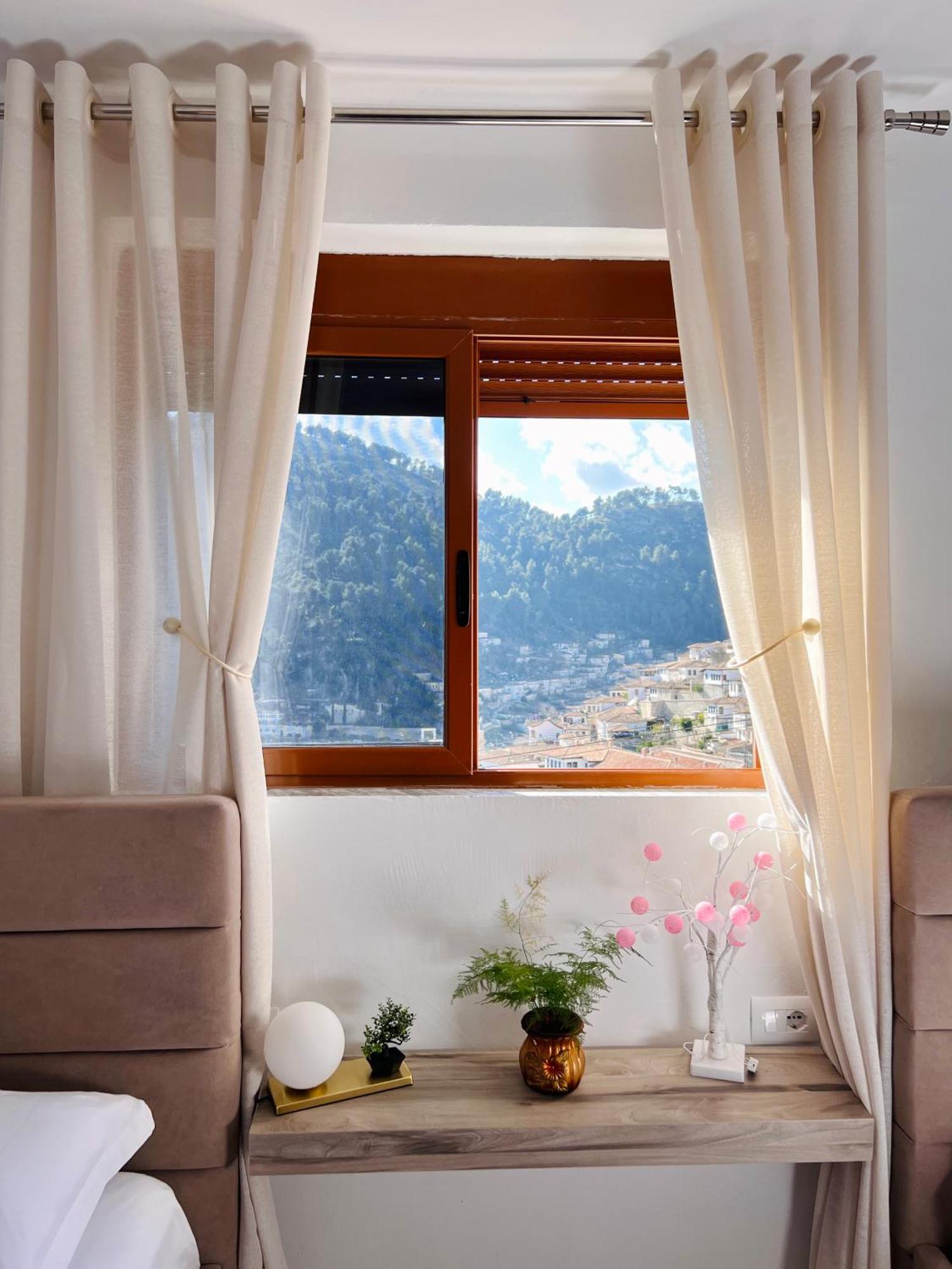 Villa Dona Берат Екстериор снимка