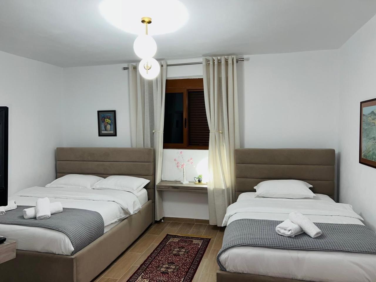 Villa Dona Берат Екстериор снимка